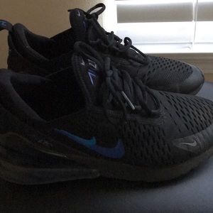 I’m selling a pair of air 270 with a double swoosh